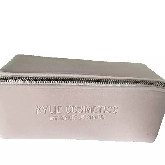KYLIE Cosmetics PINK VELVET Makeup Pouch Travel Toiletry Bag Baby Pastel SOFT - Picture 3 of 4